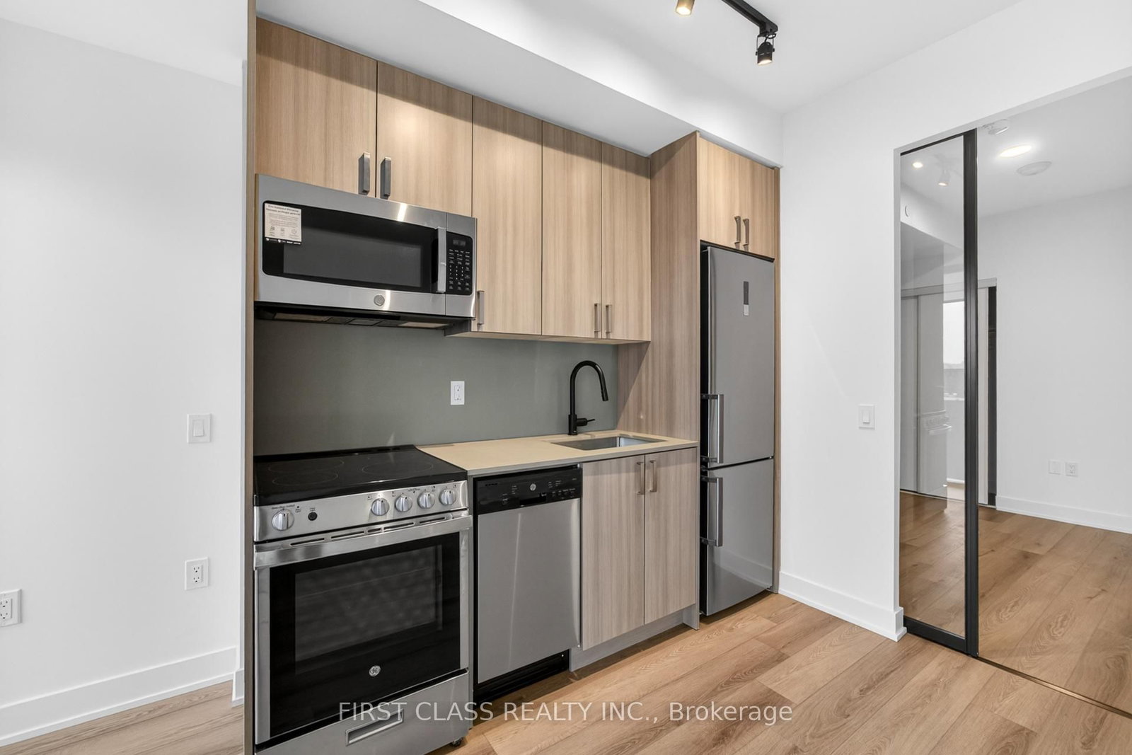 758 Dovercourt Road, Unit 411 - Photo 15