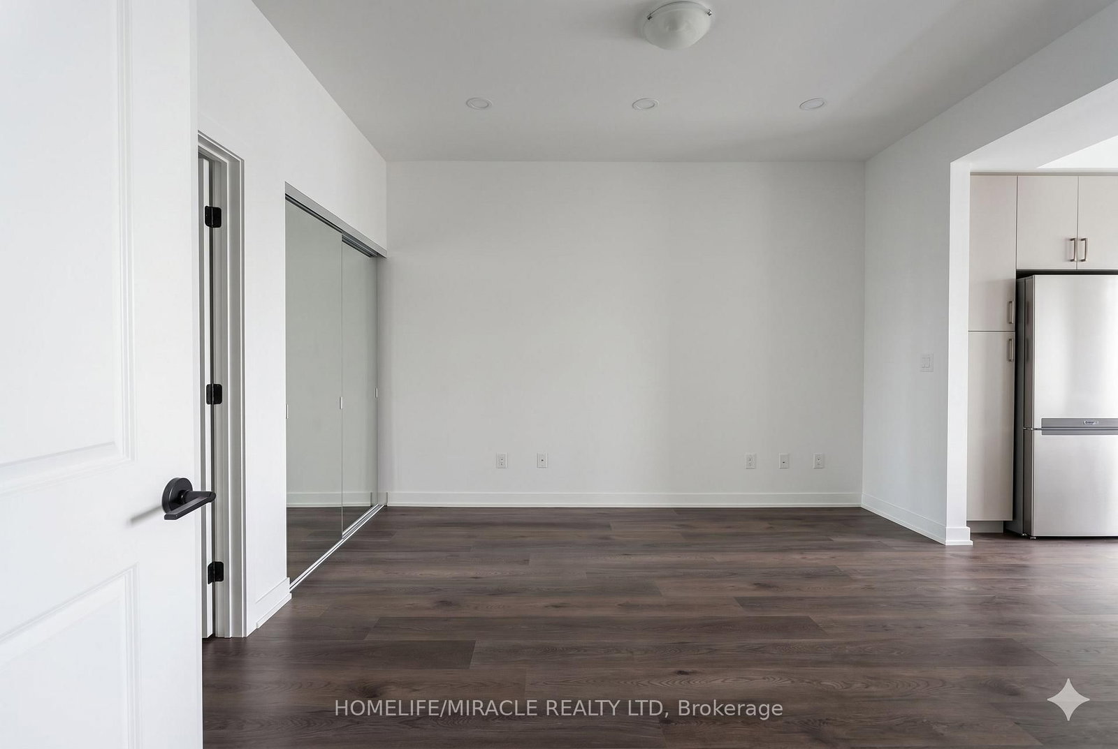 2075 Lakeshore Road, Unit 413 - Photo 6
