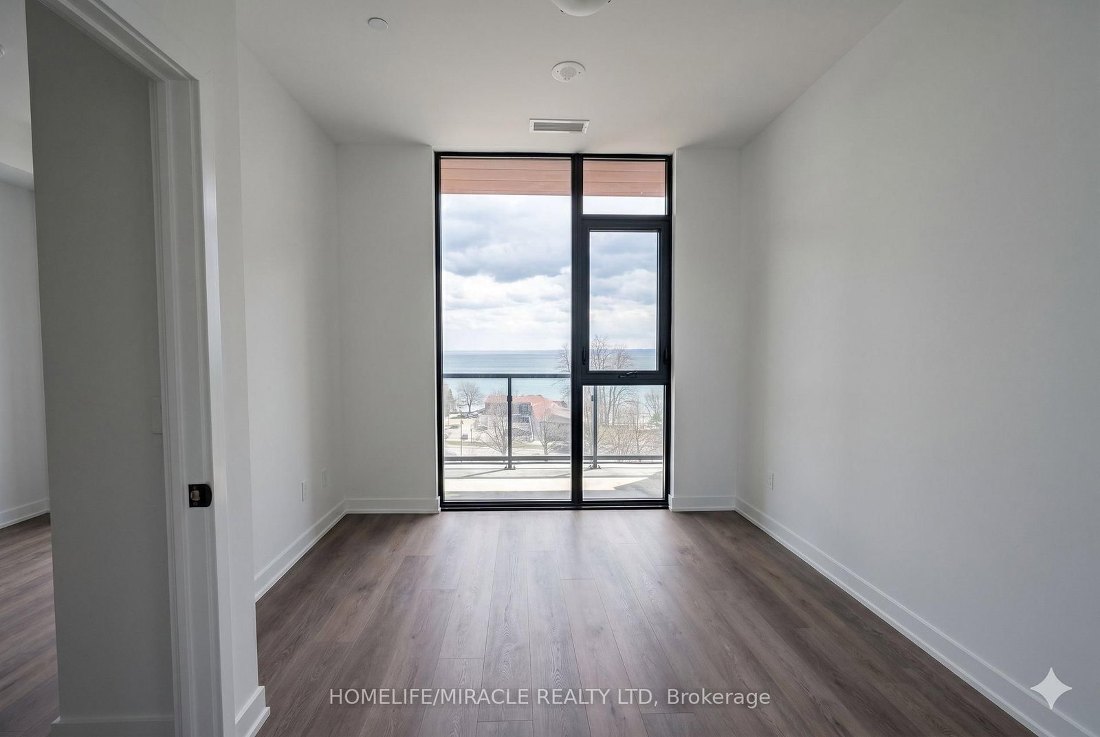 2075 Lakeshore Road, Unit 413 - Photo 8