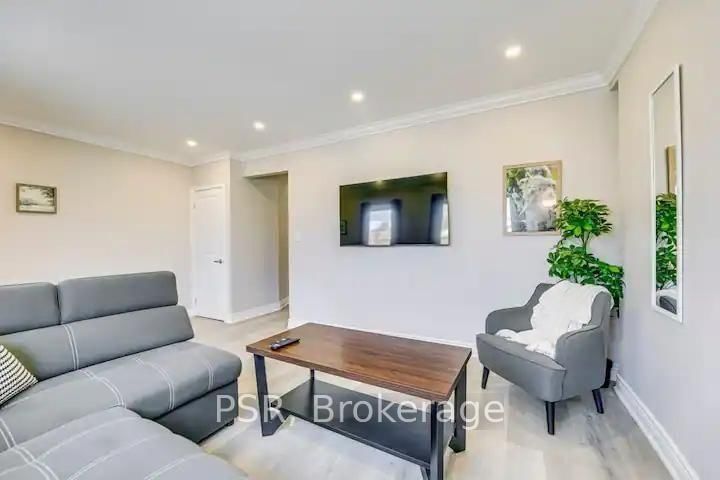 Apt 2 (3rd FL) - 1051 Bloor St, Toronto, M6H 1M4 | Image 3