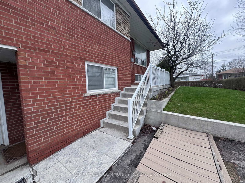 UPPER - 300 DRIFTWOOD Ave, Toronto, M3N 2P1 | Image 2