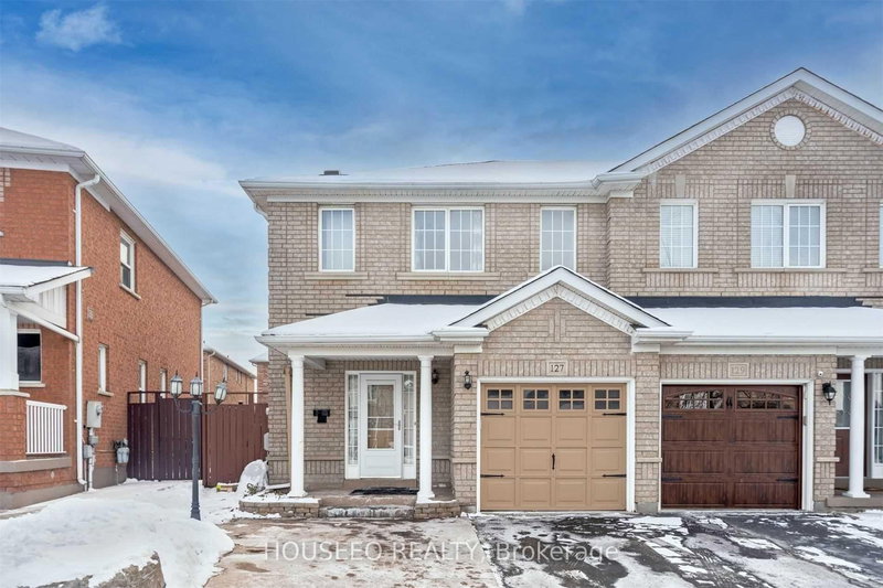 home for lease on 127 Farthingale Crescent