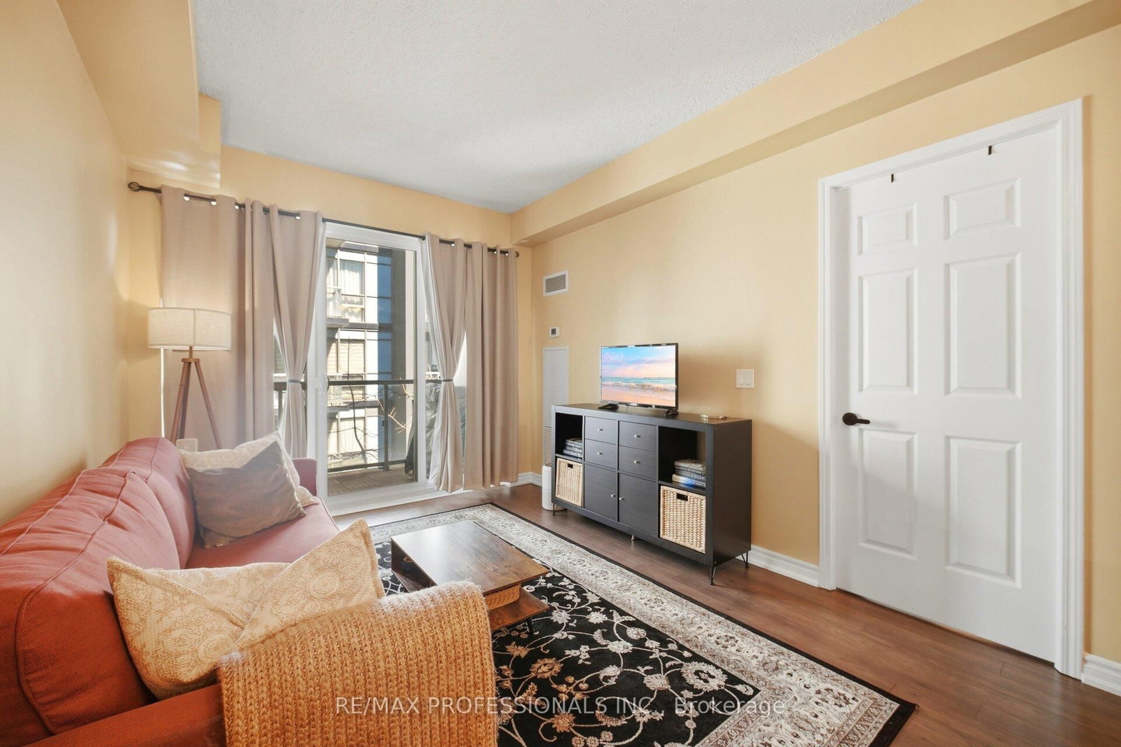 15 James Finlay Way, Unit 922 - Photo 16