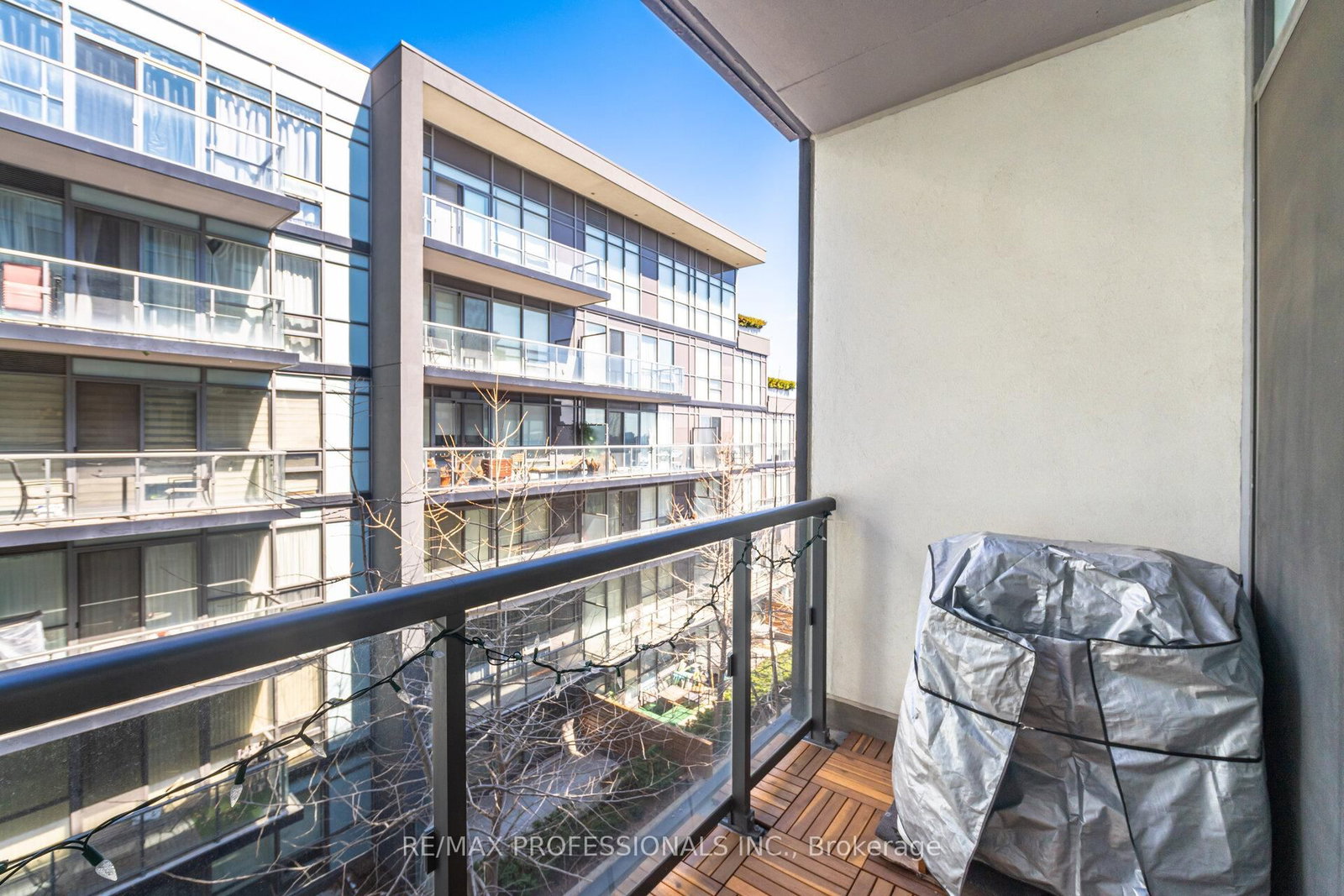 15 James Finlay Way, Unit 922 - Photo 22