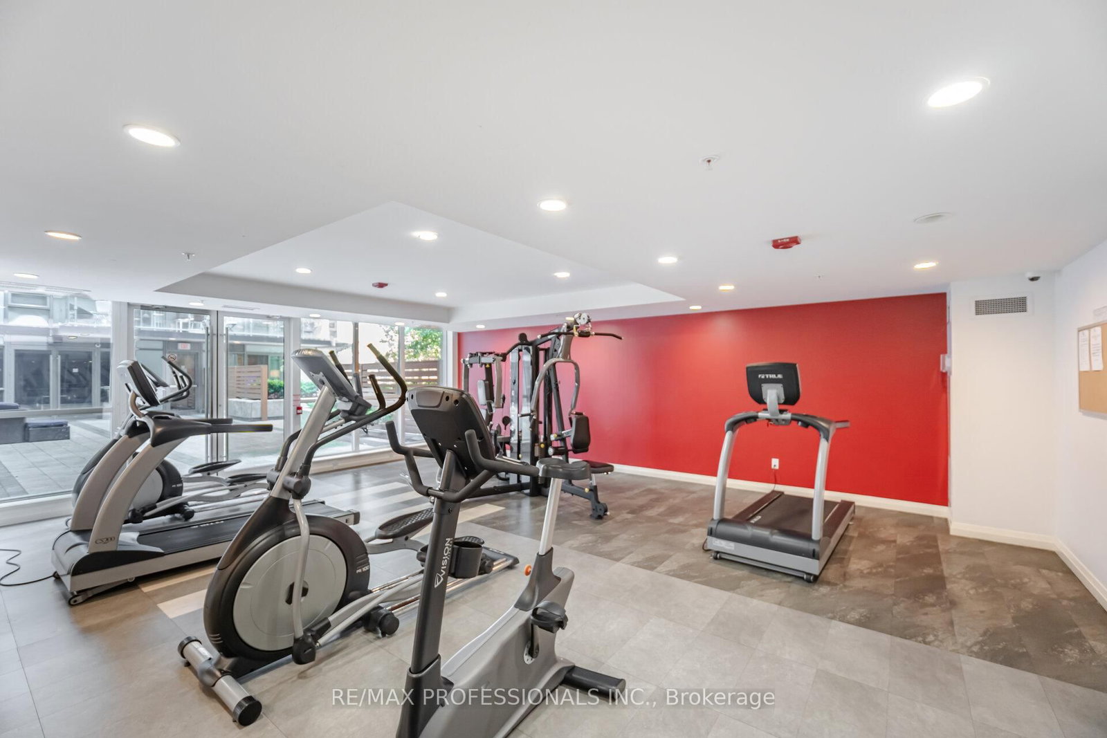 15 James Finlay Way, Unit 922 - Photo 25