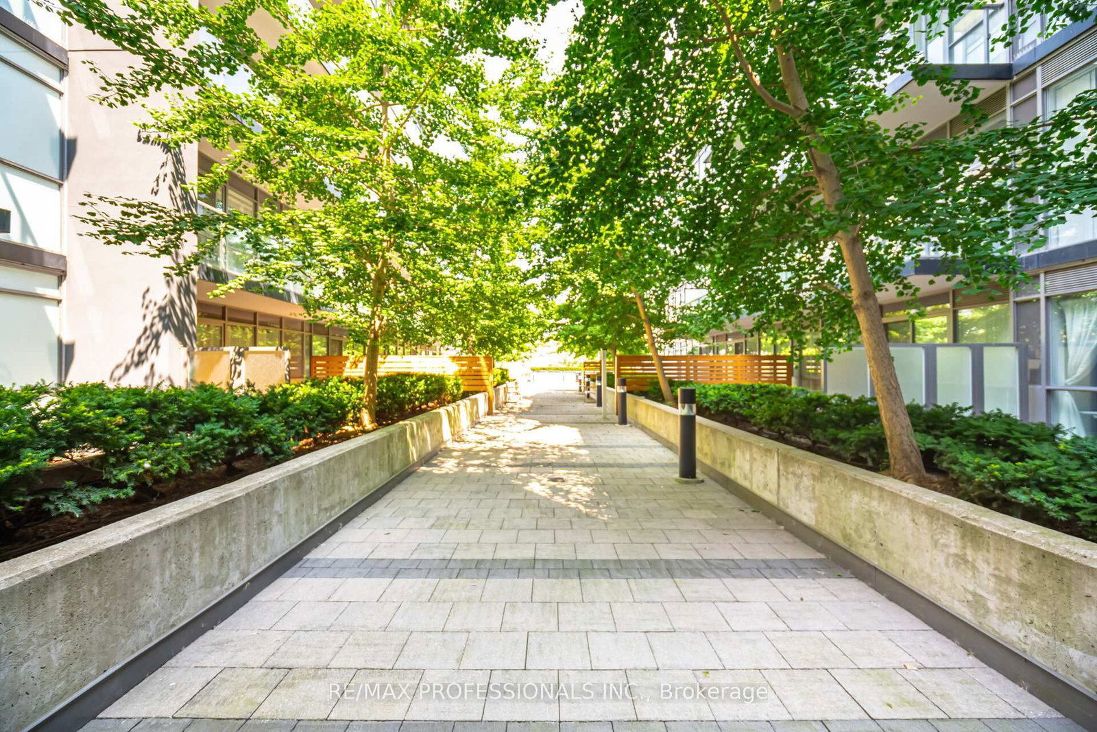 15 James Finlay Way, Unit 922 - Photo 27