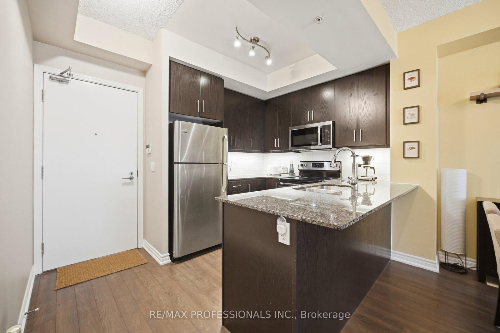 15 James Finlay Way, Unit 922 - Photo 9