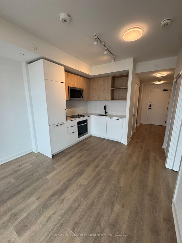 621 - 1185 Dupont Street