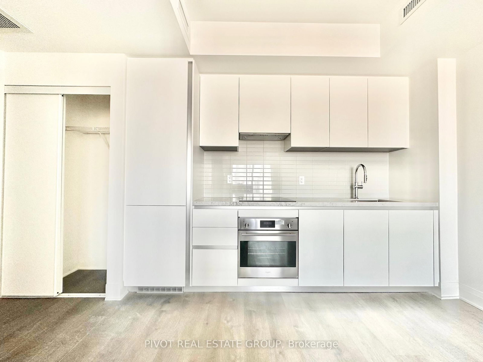 2 Erskine Road, Unit 2711 - Photo 3