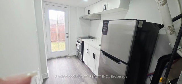 Lower - 50 Rockman Crescent