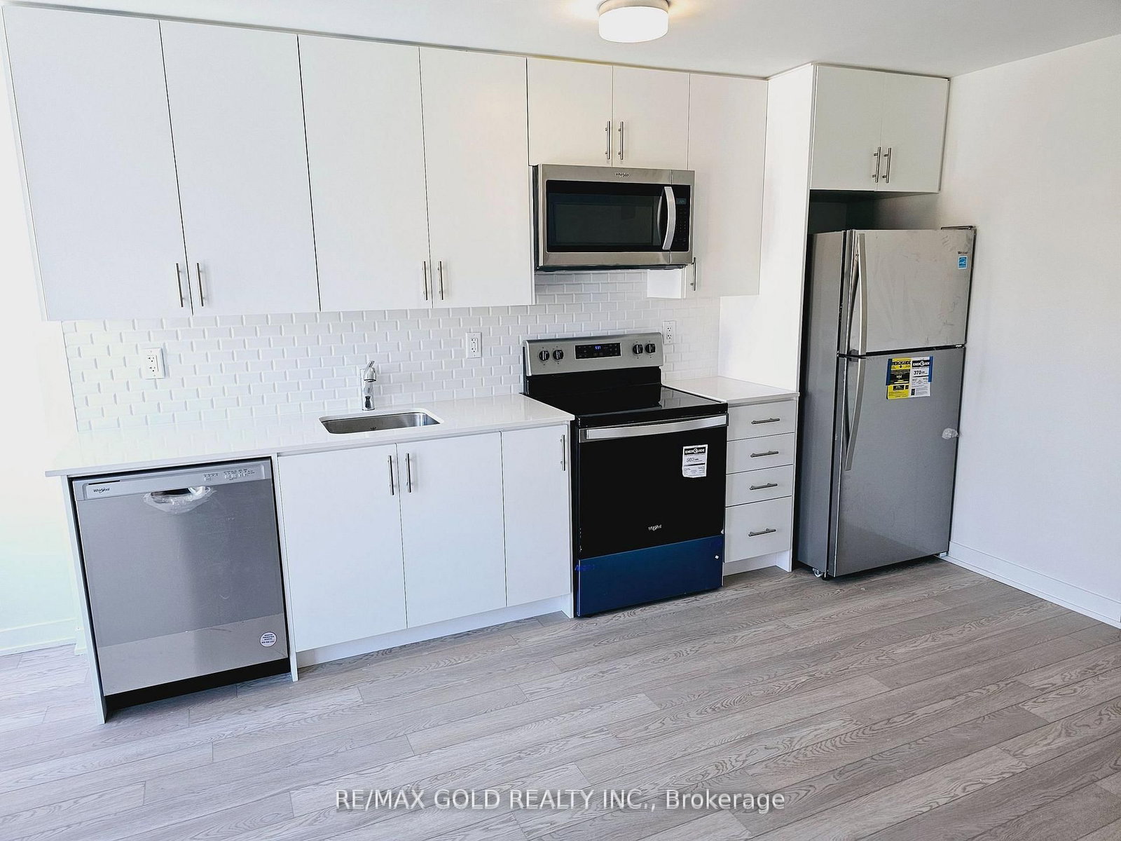 3401 Ridgeway Drive, Unit 411 - Photo 2