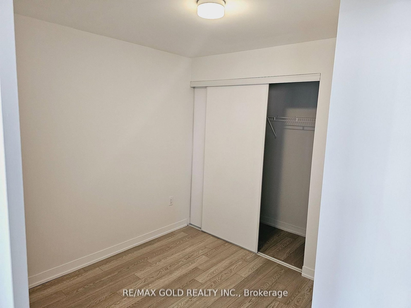 3401 Ridgeway Drive, Unit 411 - Photo 4