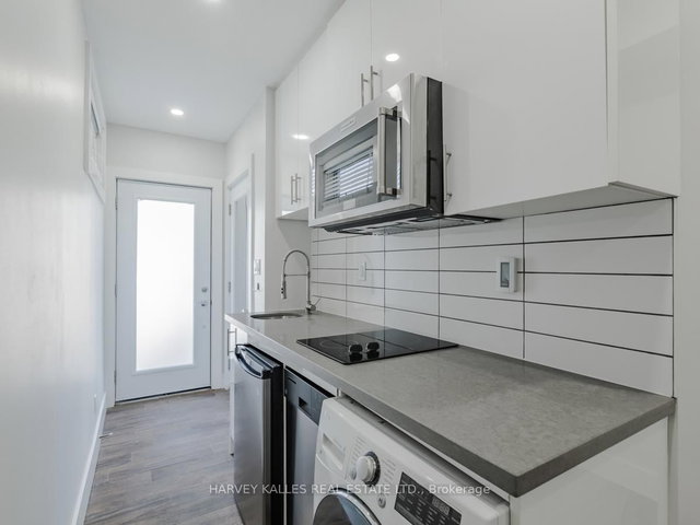 3 - 160 Lansdowne Avenue