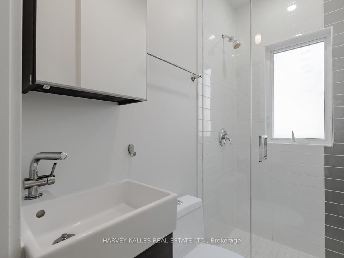 160 Lansdowne Avenue, Unit 3 - Photo 8