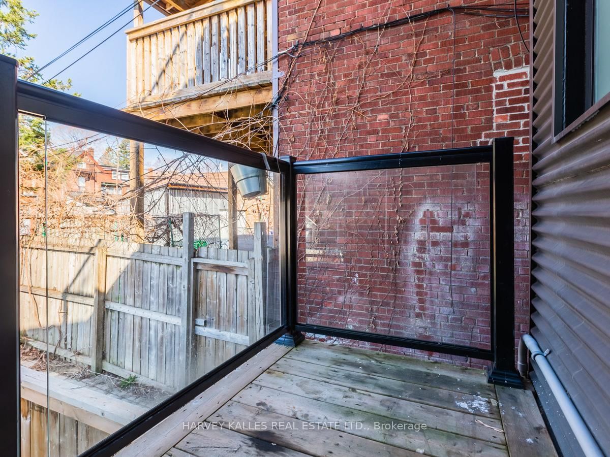 160 Lansdowne Avenue, Unit 3 - Photo 9