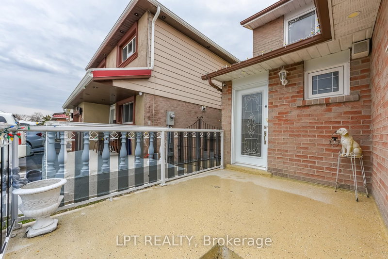 67 Kay Dr, Toronto, M9V 4X8 | Image 3