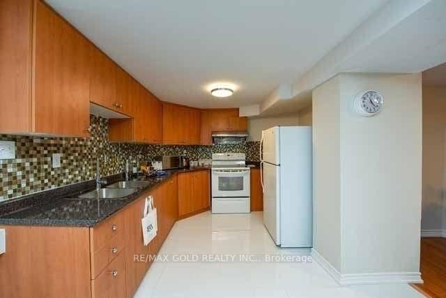 198 Harrowsmith Drive - Photo 16