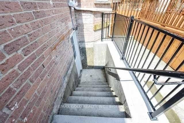 198 Harrowsmith Drive - Photo 4