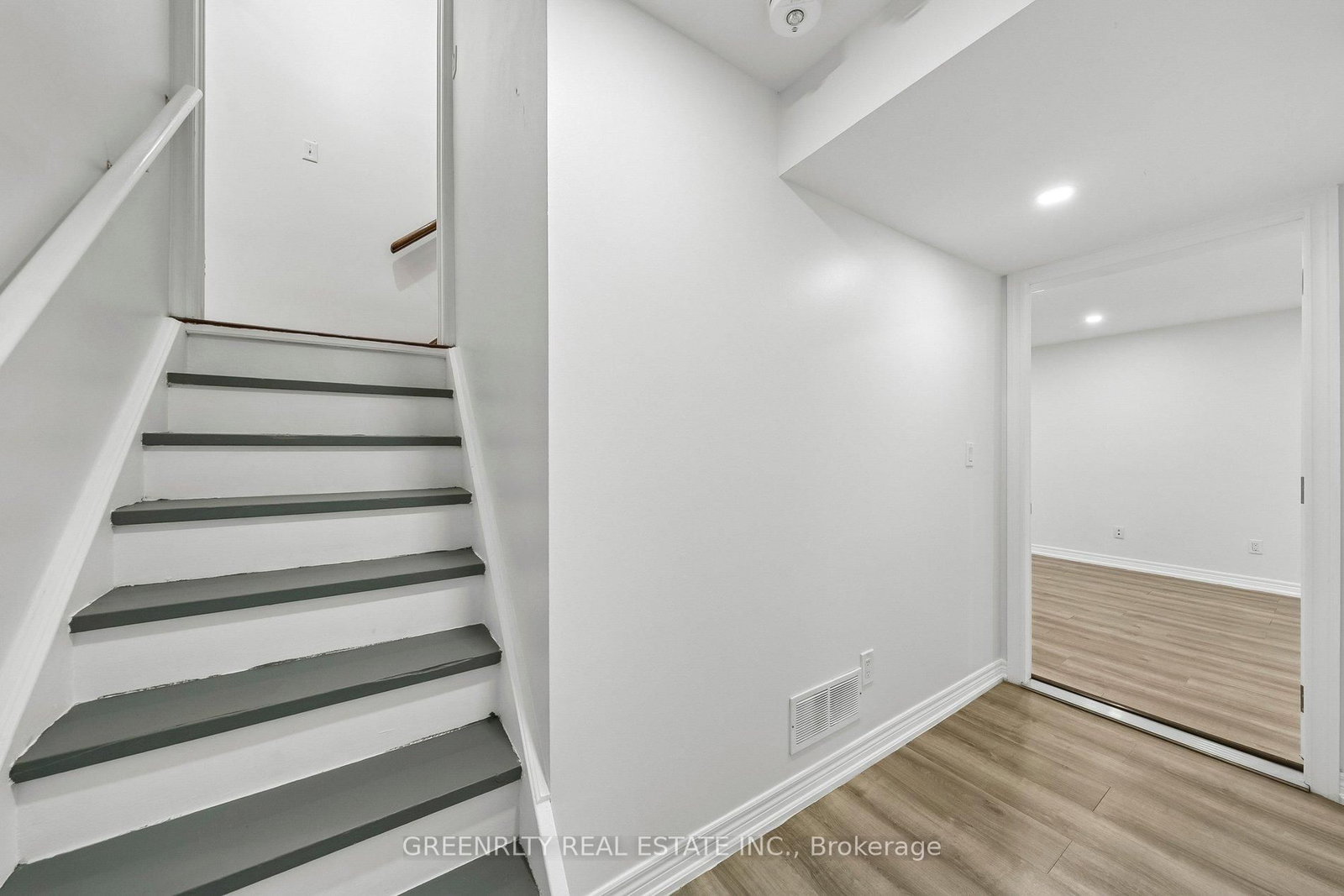 124 Harbourtown Crescent, Unit Basement - Photo 12