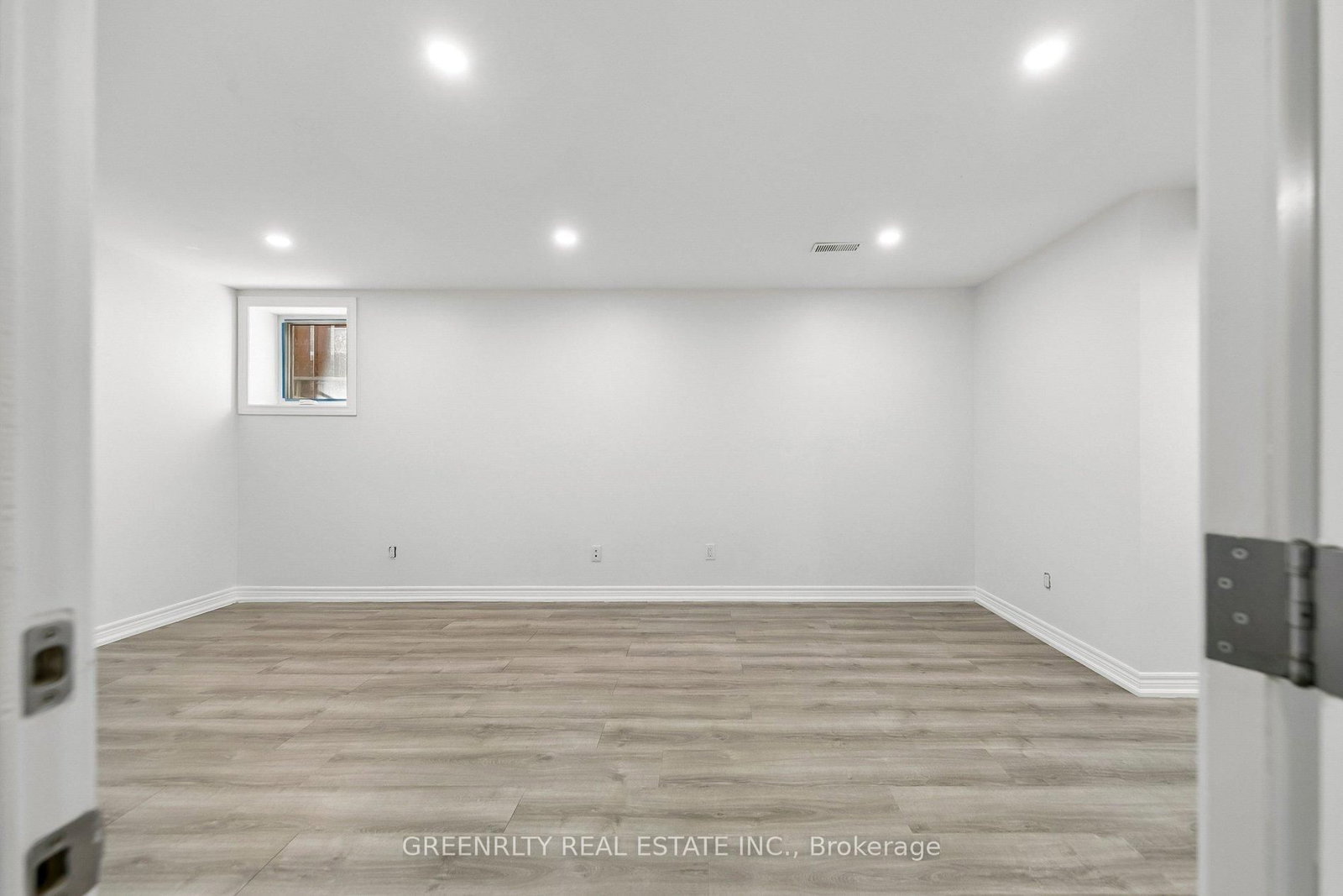 124 Harbourtown Crescent, Unit Basement - Photo 13