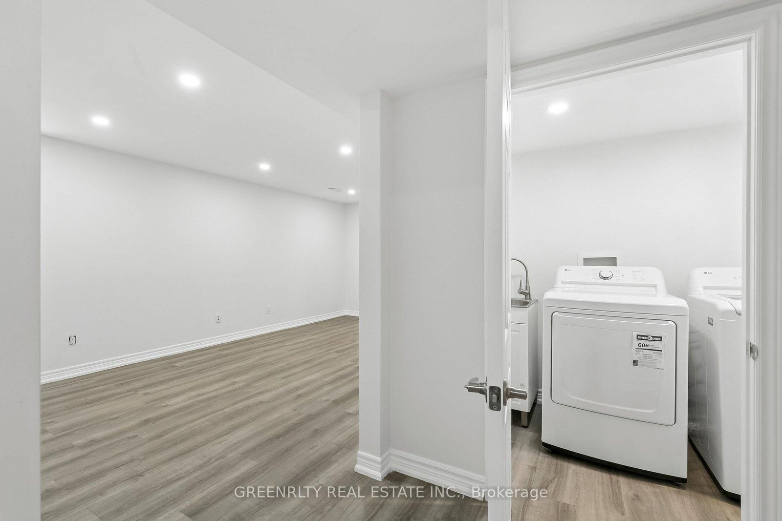 124 Harbourtown Crescent, Unit Basement - Photo 35