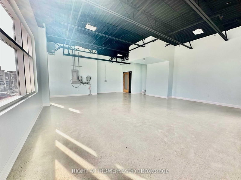 210 - 3485 Rebecca St, Oakville, L6L 6X9 | Image 3