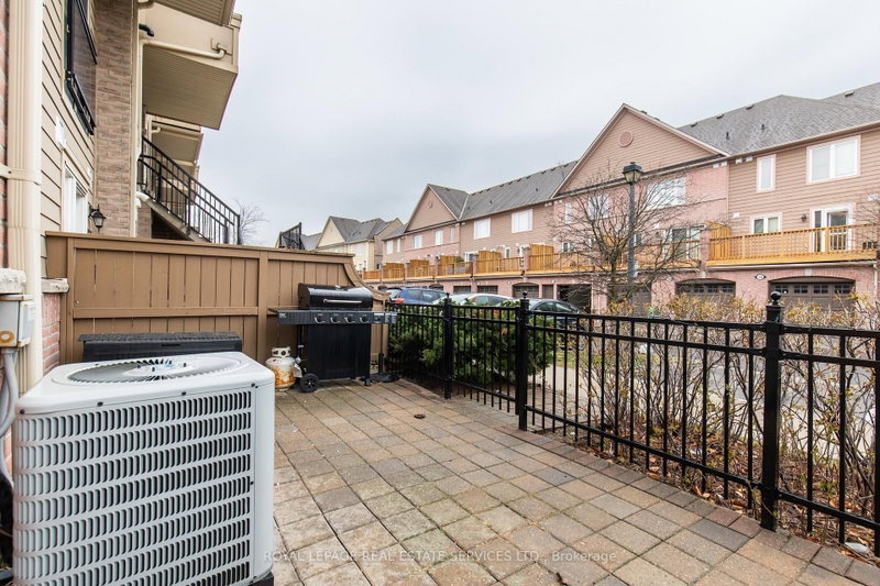 4975 Southampton Mississauga,ON L5M 8E1 — Photo 5