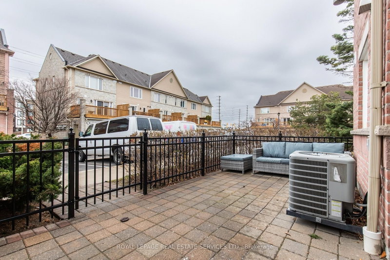 4975 Southampton Mississauga,ON L5M 8E1 — Photo 6