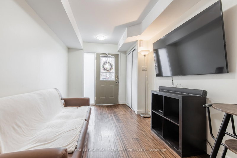 4975 Southampton Mississauga,ON L5M 8E1 — Photo 9