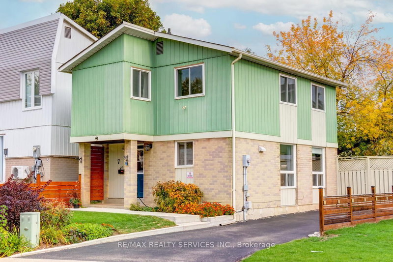 home for sale on 7 Hamlet Court