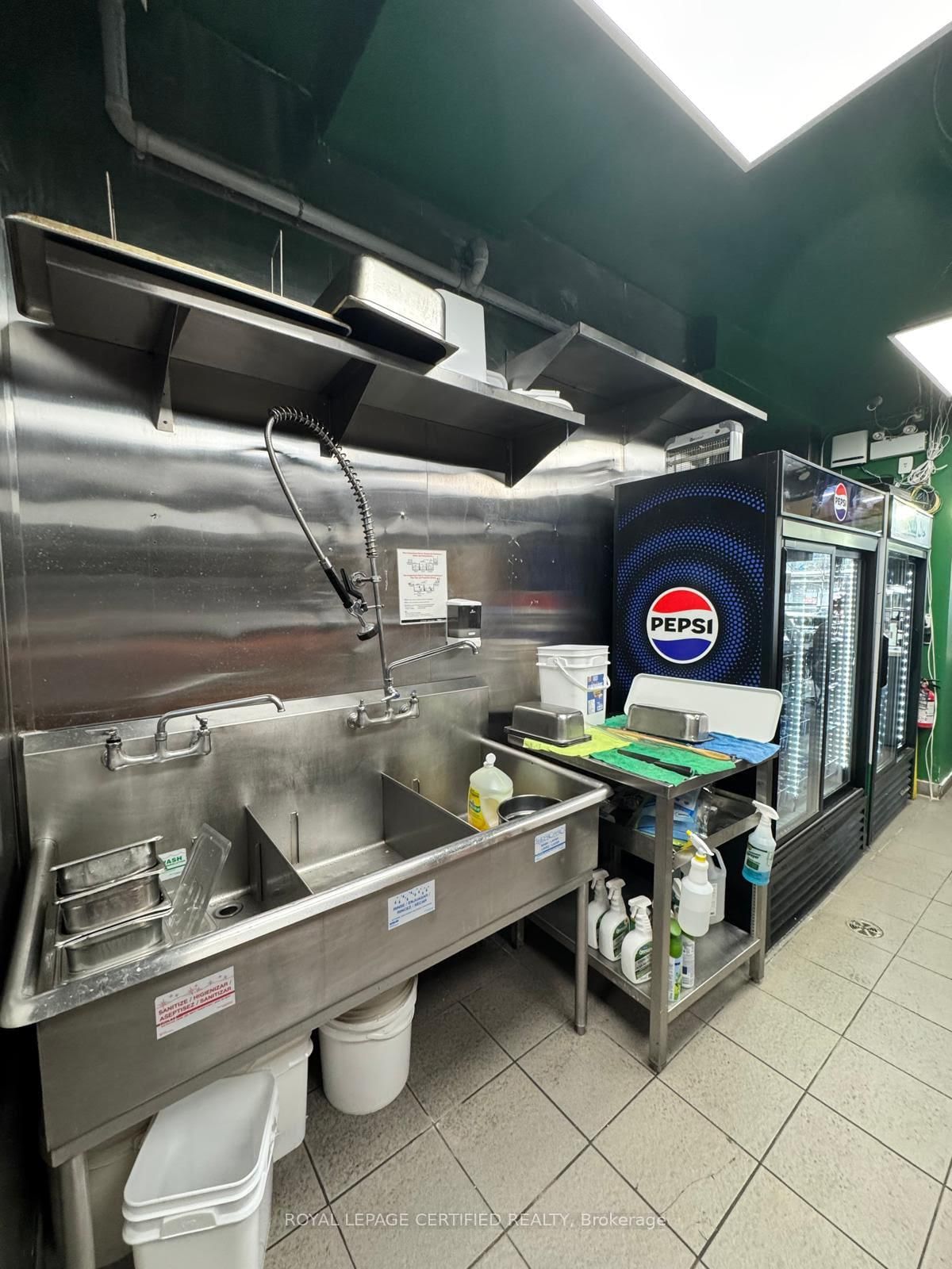 1178 The Queensway - Photo 14