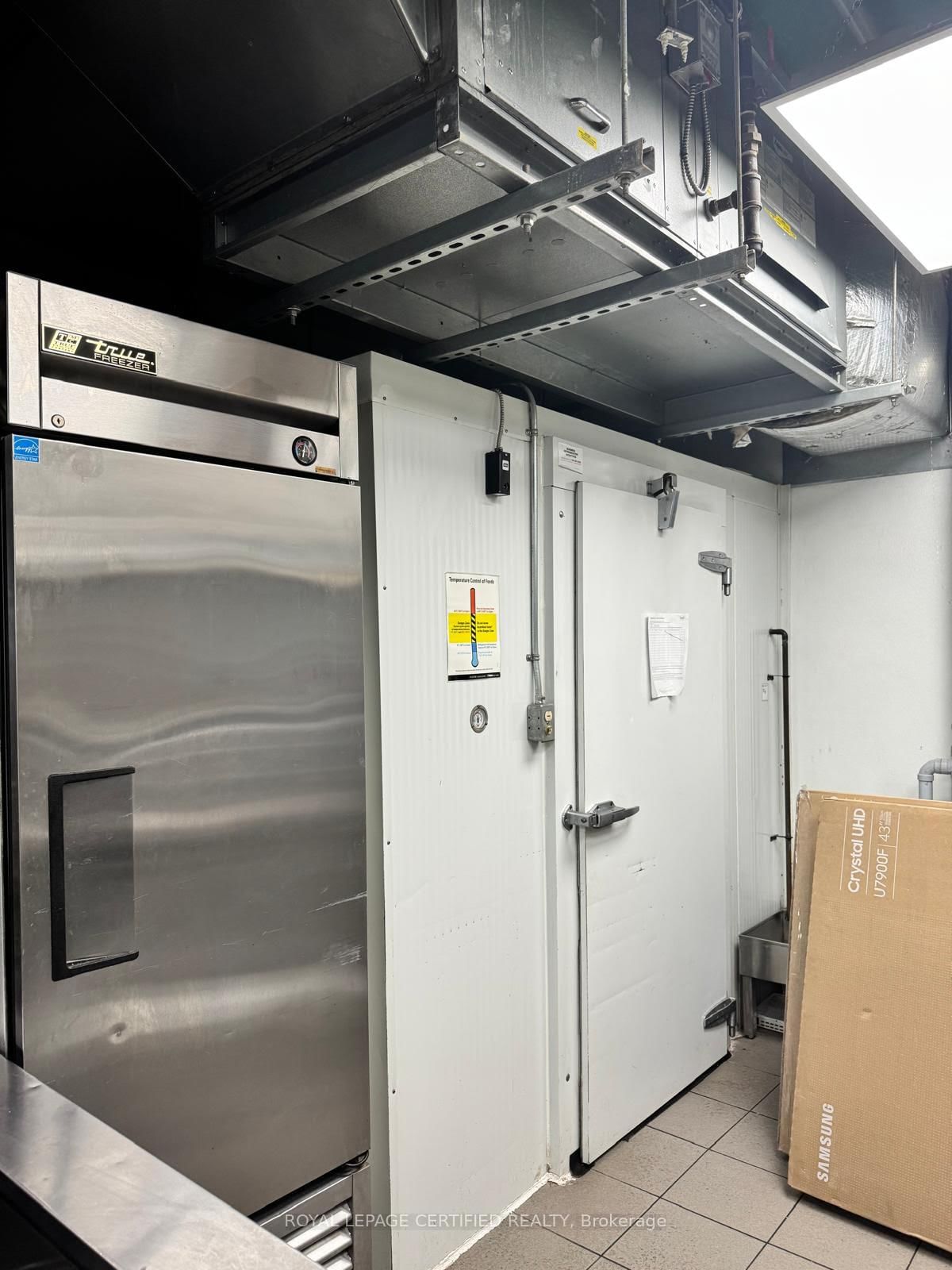 1178 The Queensway - Photo 8