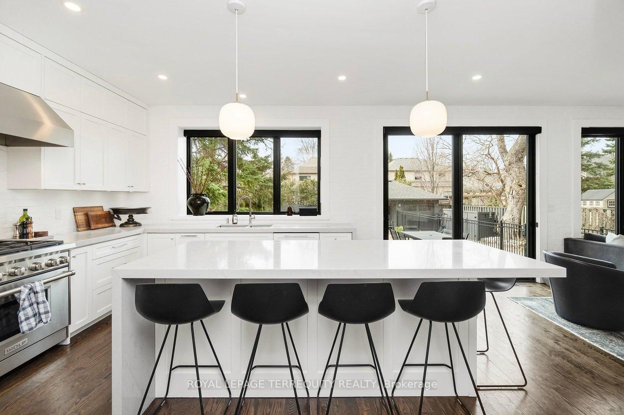 Detached House for sale at 94 Kingsway Crescent, Toronto, Ontario, M8X 2R9 - Kingsway South - MLS: W13024008