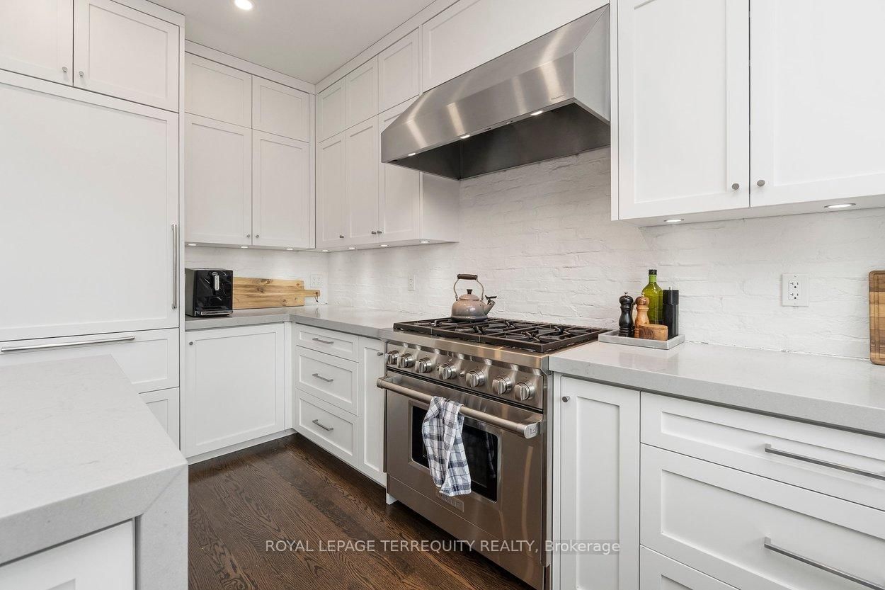 Detached House for sale at 94 Kingsway Crescent, Toronto, Ontario, M8X 2R9 - Kingsway South - MLS: W13024008