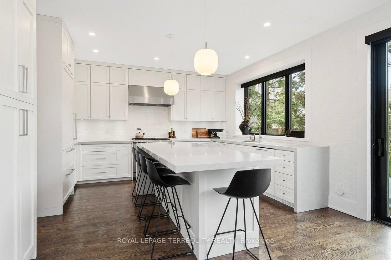 Detached House for sale at 94 Kingsway Crescent, Toronto, Ontario, M8X 2R9 - Kingsway South - MLS: W13024008