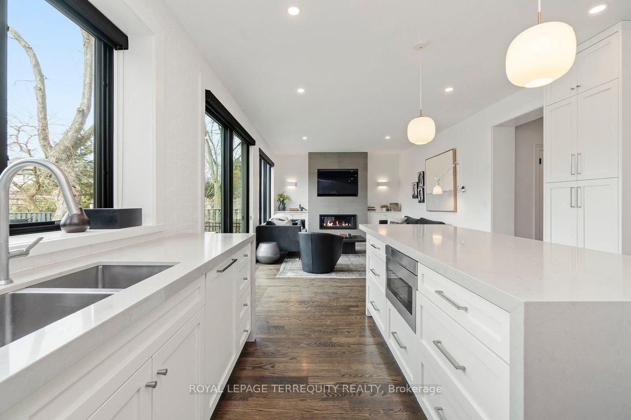 Detached House for sale at 94 Kingsway Crescent, Toronto, Ontario, M8X 2R9 - Kingsway South - MLS: W13024008