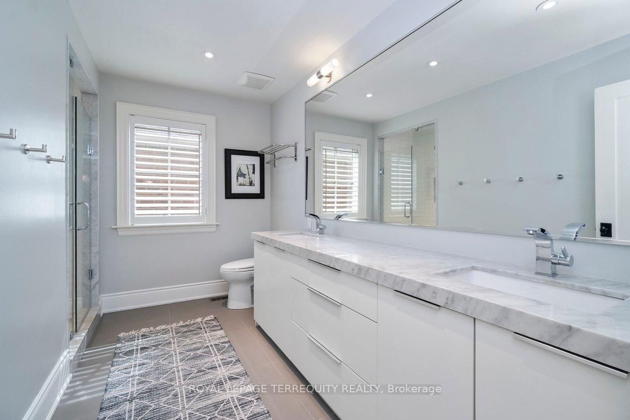 Detached House for sale at 94 Kingsway Crescent, Toronto, Ontario, M8X 2R9 - Kingsway South - MLS: W13024008