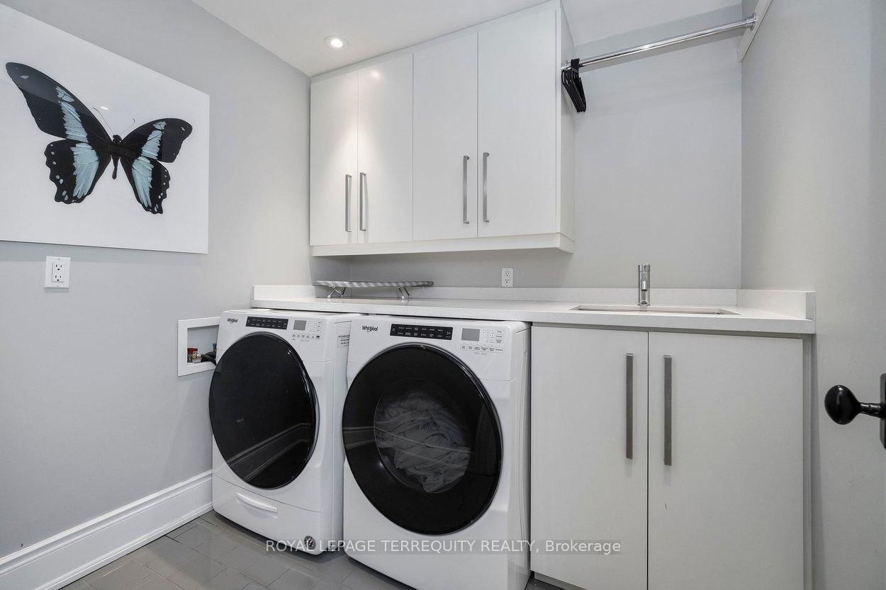 Detached House for sale at 94 Kingsway Crescent, Toronto, Ontario, M8X 2R9 - Kingsway South - MLS: W13024008