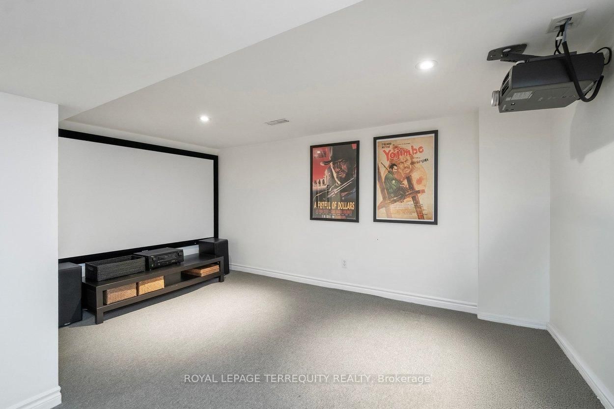 Detached House for sale at 94 Kingsway Crescent, Toronto, Ontario, M8X 2R9 - Kingsway South - MLS: W13024008