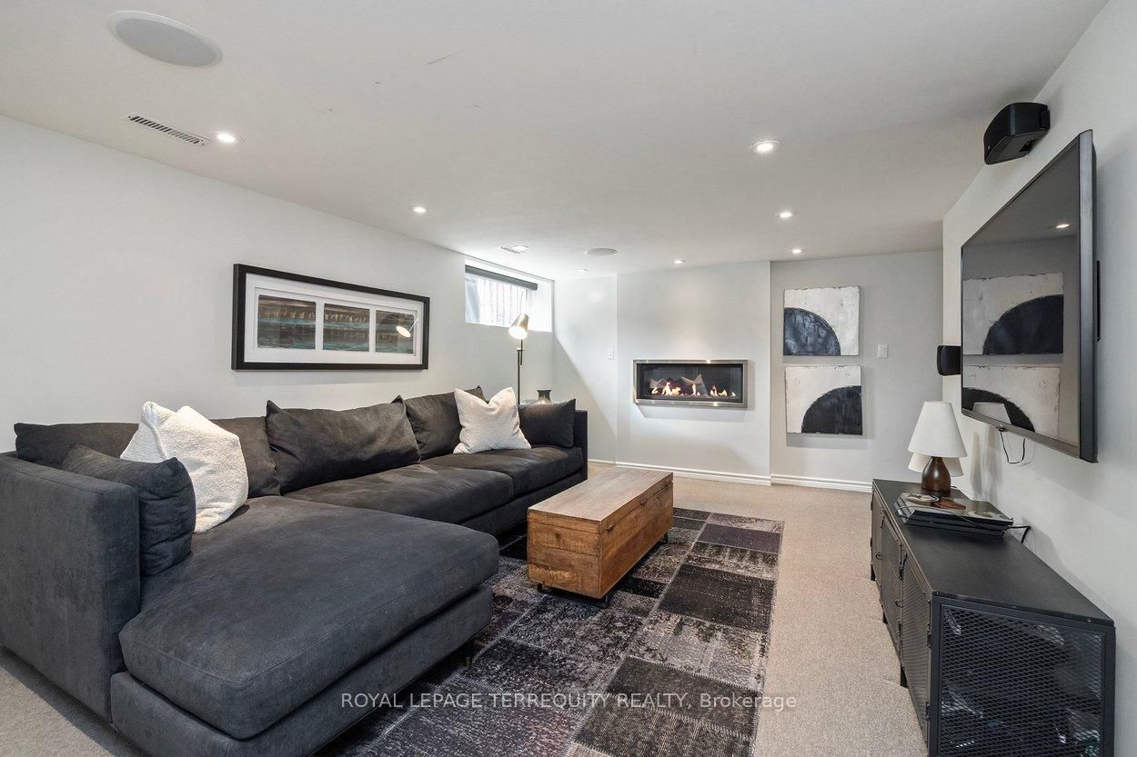 Detached House for sale at 94 Kingsway Crescent, Toronto, Ontario, M8X 2R9 - Kingsway South - MLS: W13024008