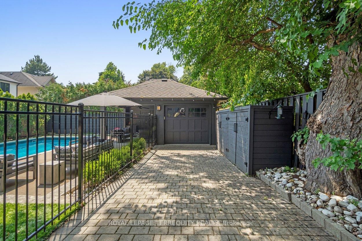 Detached House for sale at 94 Kingsway Crescent, Toronto, Ontario, M8X 2R9 - Kingsway South - MLS: W13024008