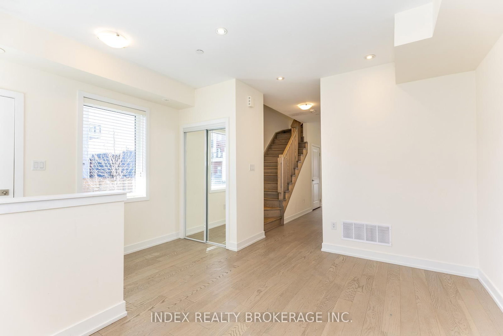 82 William Duncan Road - Photo 4