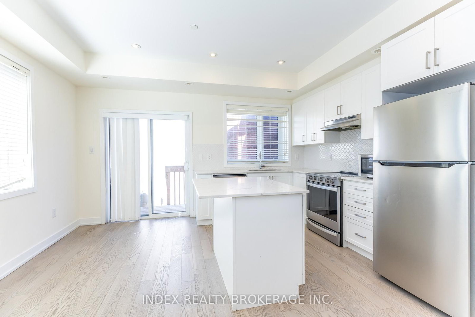 82 William Duncan Road - Photo 8