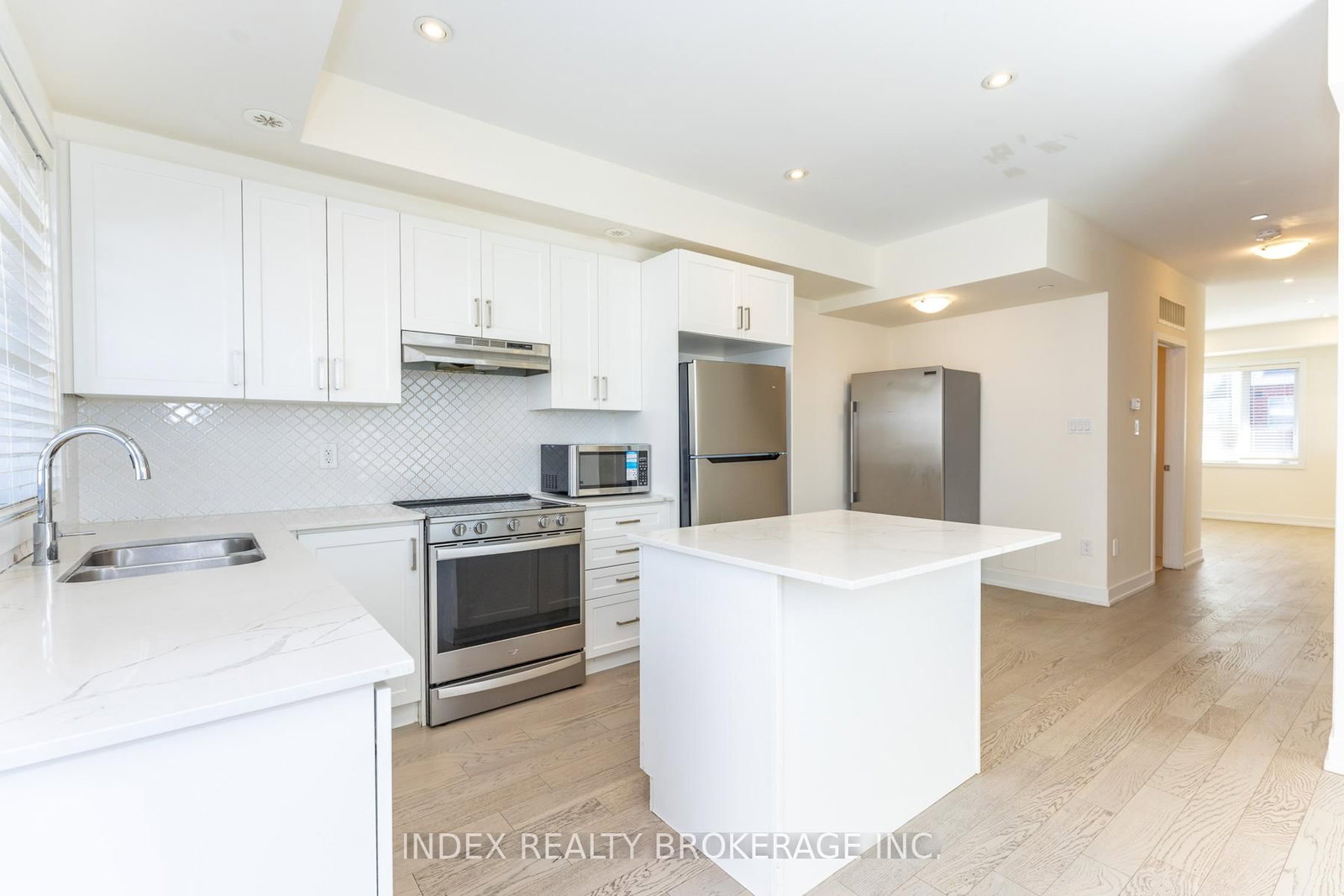 82 William Duncan Road - Photo 9