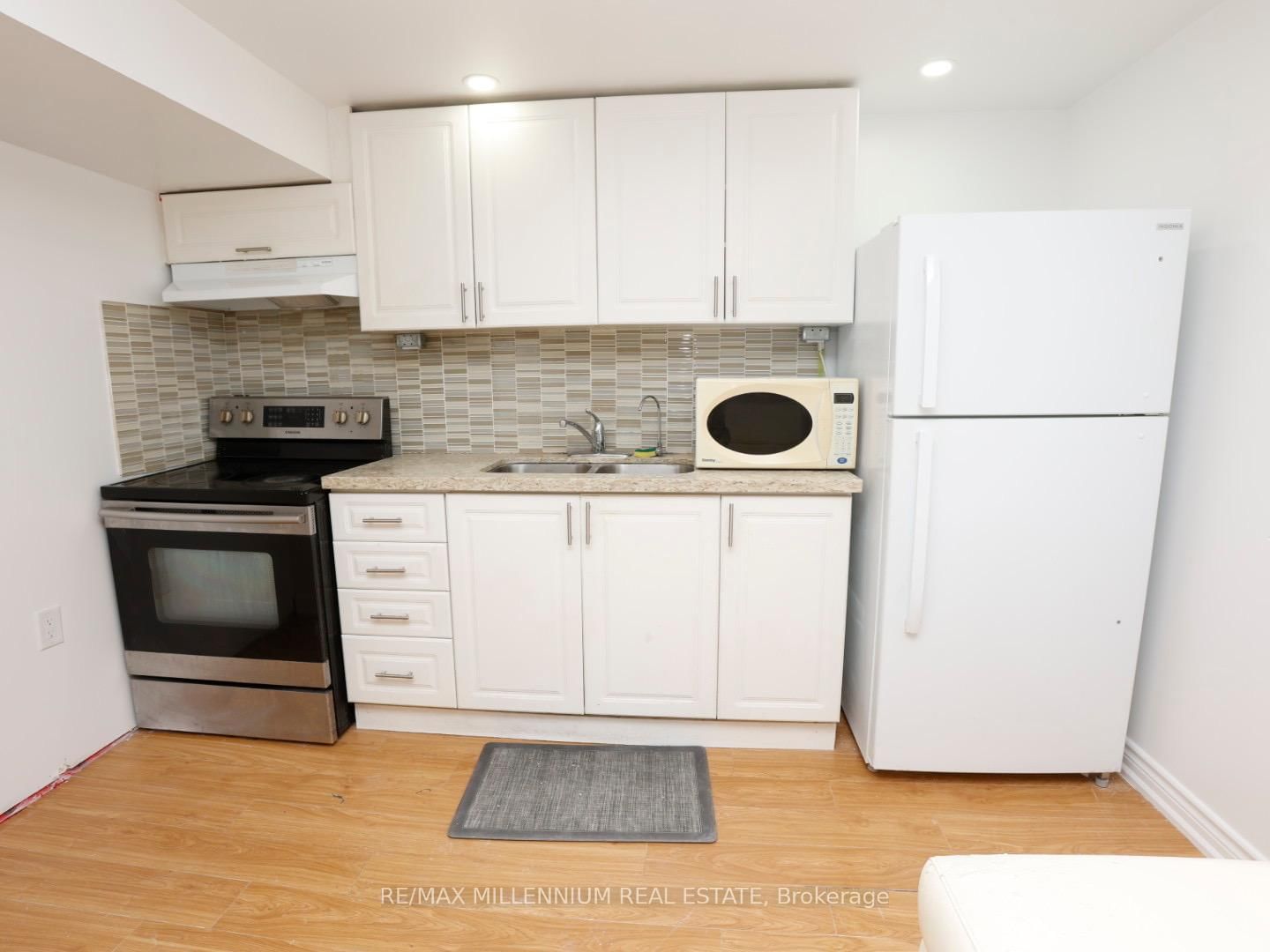 6482 Chaumont Crescent, Unit Lower