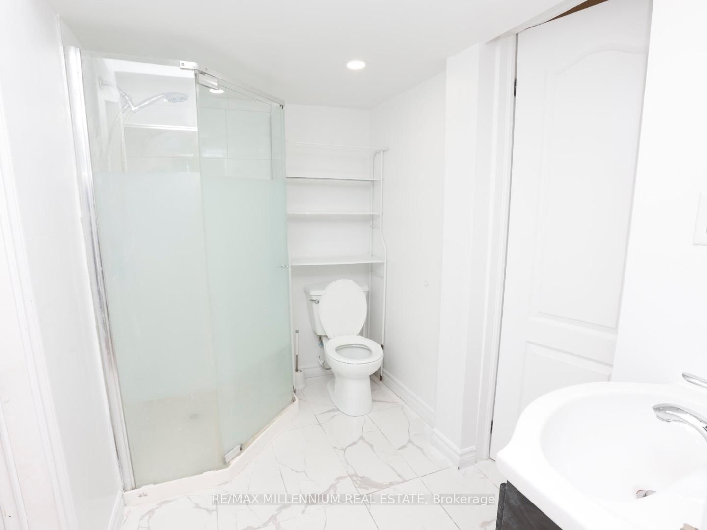 6482 Chaumont Crescent, Unit Lower - Photo 10