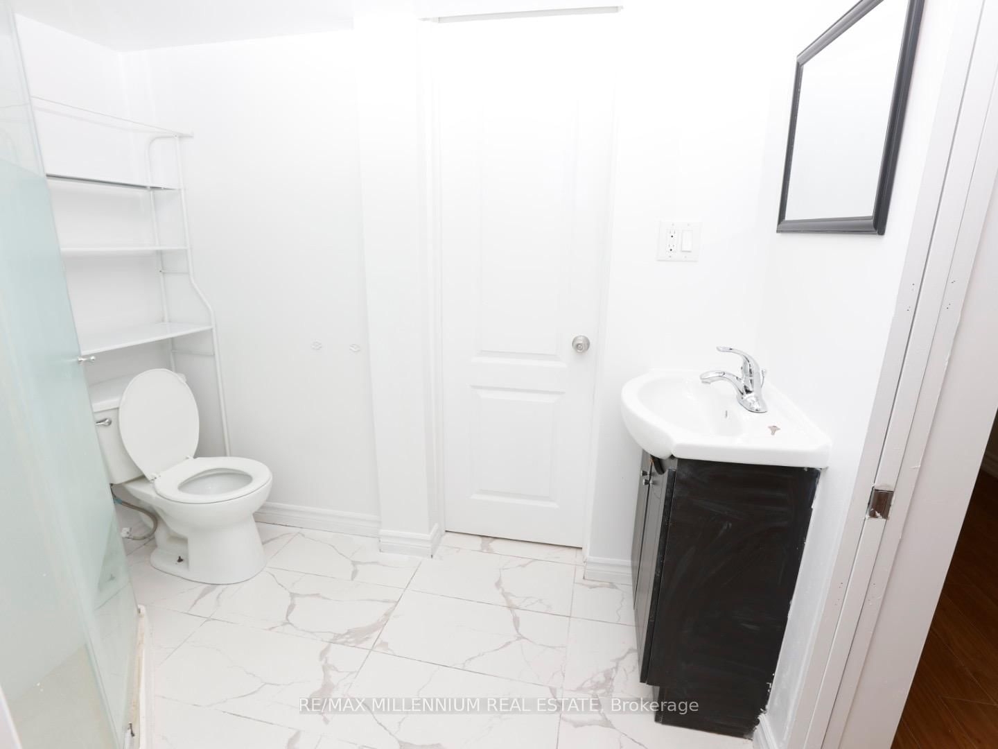 6482 Chaumont Crescent, Unit Lower - Photo 11