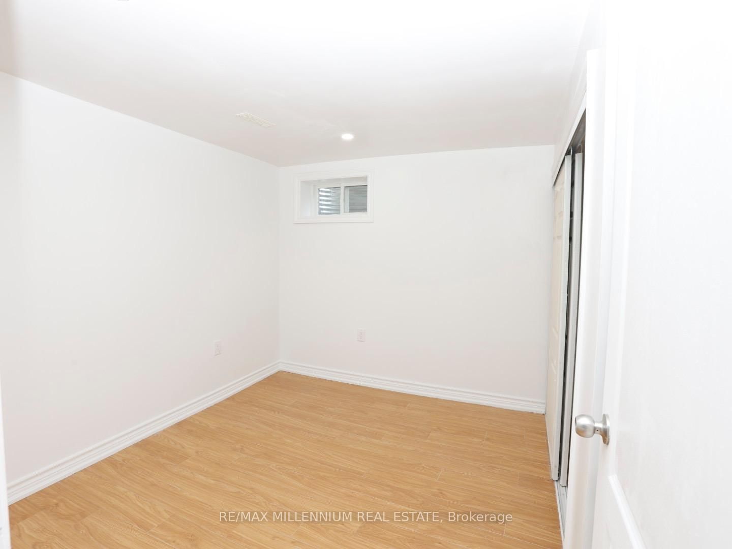 6482 Chaumont Crescent, Unit Lower - Photo 4
