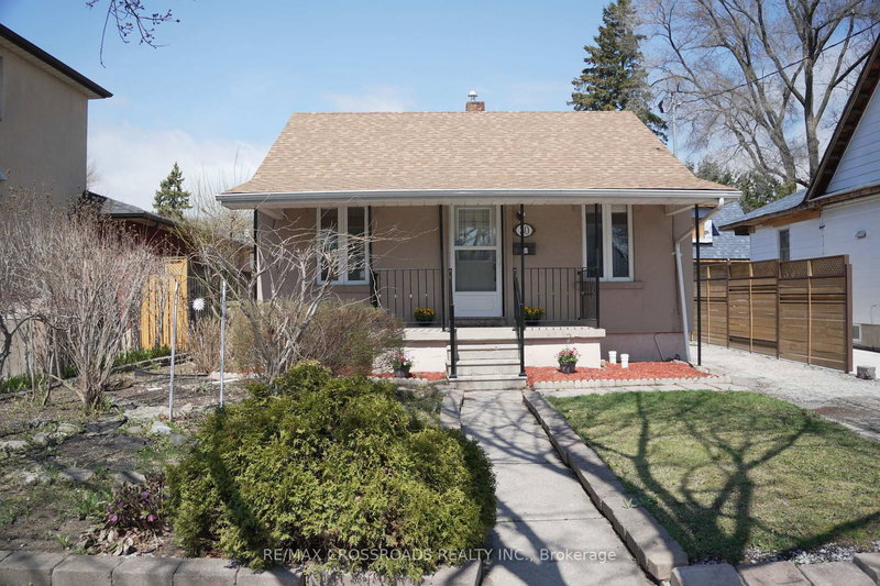 30 Hearst Circ, Toronto, M6M 2T7 | Image 2