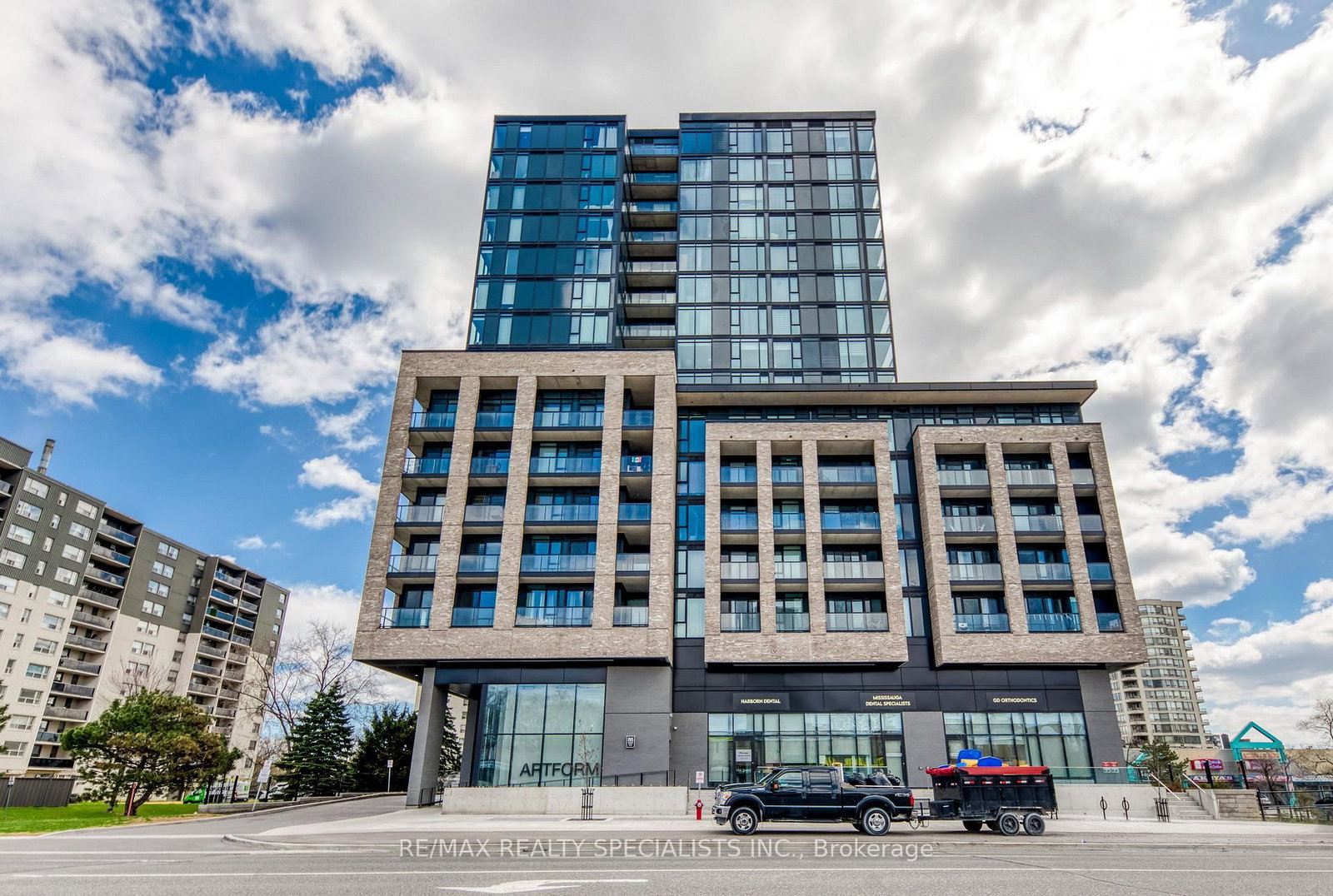 86 Dundas Street S, Unit 1711